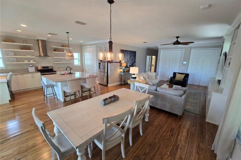Casa en alquiler en Treasure Island, Florida, 3 dormitorios, 151.8 m2 № 1915353 - foto 6