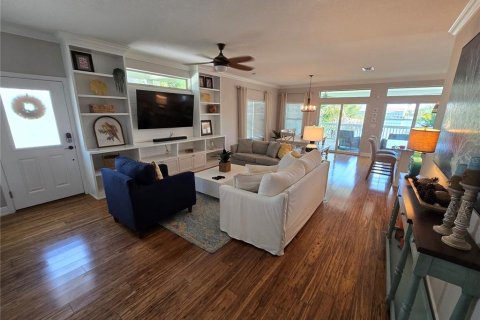 House in Treasure Island, Florida 3 bedrooms, 151.8 sq.m. № 1915353 - photo 8