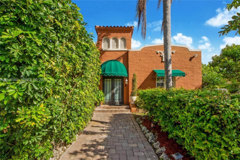 Villa ou maison à louer à Miami, Floride: 2 chambres, 246.19 m2 № 1997682 - photo 4