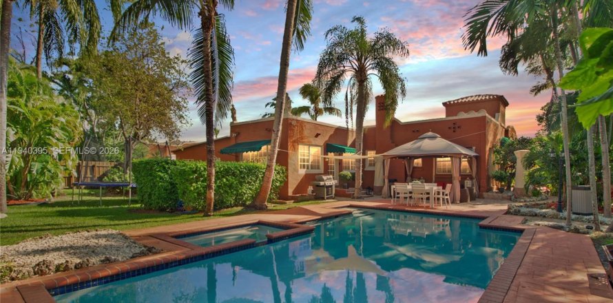 Villa ou maison à Miami, Floride 2 chambres, 246.19 m2 № 1997682