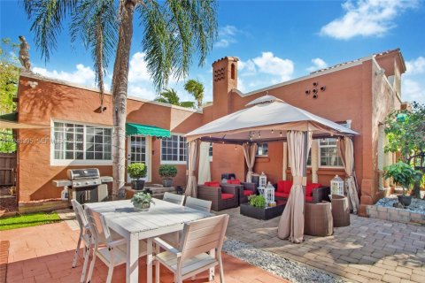 Villa ou maison à louer à Miami, Floride: 2 chambres, 246.19 m2 № 1997682 - photo 9