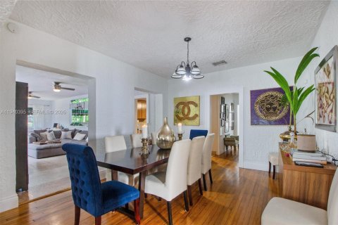 Villa ou maison à louer à Miami, Floride: 2 chambres, 246.19 m2 № 1997682 - photo 23