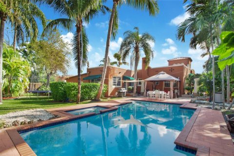 Villa ou maison à louer à Miami, Floride: 2 chambres, 246.19 m2 № 1997682 - photo 12
