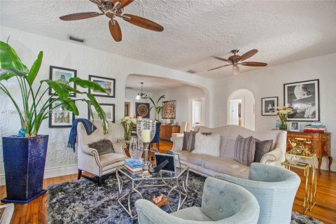 Villa ou maison à louer à Miami, Floride: 2 chambres, 246.19 m2 № 1997682 - photo 20