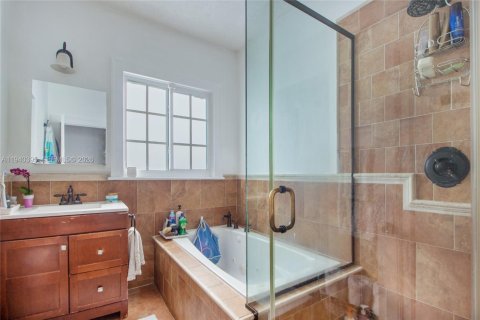 Villa ou maison à louer à Miami, Floride: 2 chambres, 246.19 m2 № 1997682 - photo 15