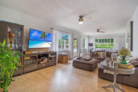 Villa ou maison à louer à Miami, Floride: 2 chambres, 246.19 m2 № 1997682 - photo 24