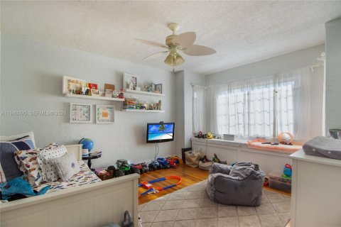 Villa ou maison à louer à Miami, Floride: 2 chambres, 246.19 m2 № 1997682 - photo 17