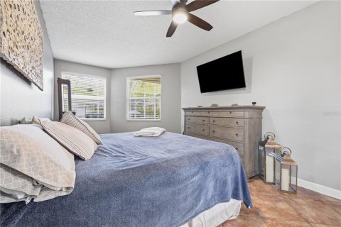 House in Tampa, Florida 3 bedrooms, 168.34 sq.m. № 2203179 - photo 18