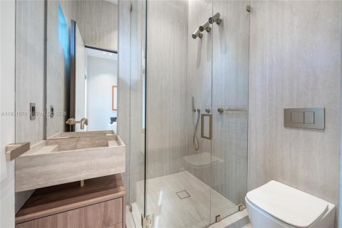 House in Miami Beach, Florida 5 bedrooms, 348.38 sq.m. № 2020070 - photo 24