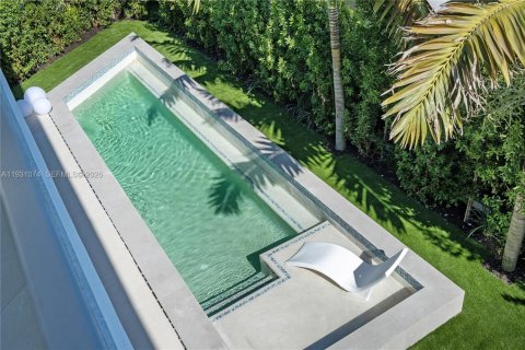 House in Miami Beach, Florida 5 bedrooms, 348.38 sq.m. № 2020070 - photo 19