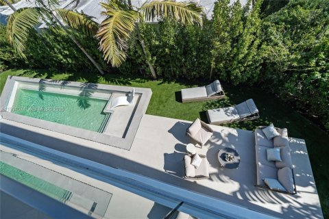 House in Miami Beach, Florida 5 bedrooms, 348.38 sq.m. № 2020070 - photo 18