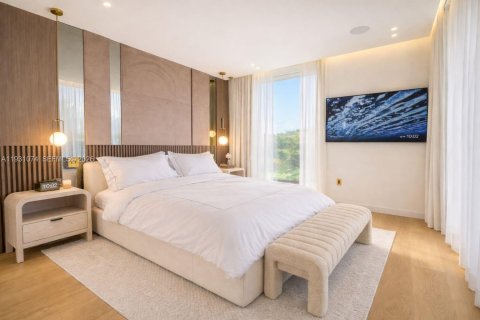 House in Miami Beach, Florida 5 bedrooms, 348.38 sq.m. № 2020070 - photo 6