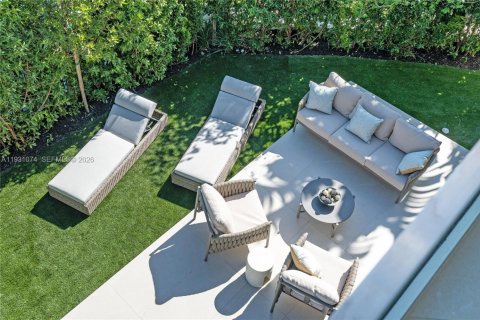 House in Miami Beach, Florida 5 bedrooms, 348.38 sq.m. № 2020070 - photo 17