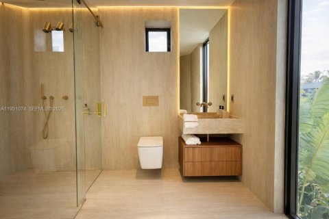 House in Miami Beach, Florida 5 bedrooms, 348.38 sq.m. № 2020070 - photo 10