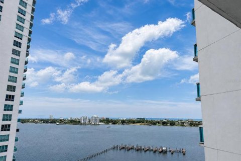Condo in Daytona Beach, Florida, 2 bedrooms № 2107632 - photo 10