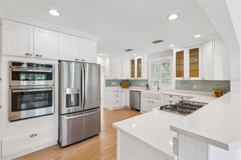House in Saint Pete Beach, Florida 2 bedrooms, 198.35 sq.m. № 1782240 - photo 6