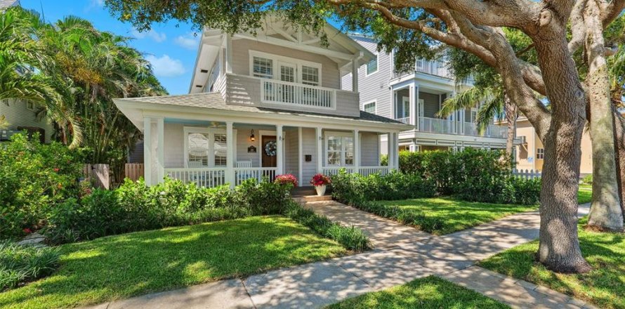 House in Saint Pete Beach, Florida 2 bedrooms, 198.35 sq.m. № 1782240