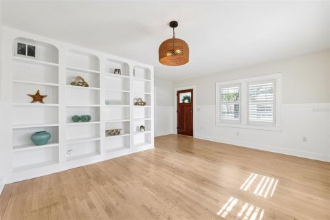 House in Saint Pete Beach, Florida 2 bedrooms, 198.35 sq.m. № 1782240 - photo 15