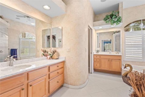 House in North Port, Florida 4 bedrooms, 228.73 sq.m. № 2341679 - photo 21