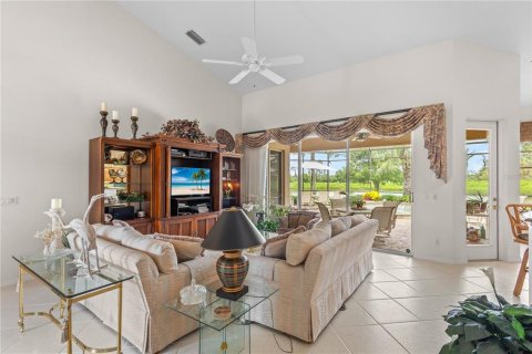 House in North Port, Florida 4 bedrooms, 228.73 sq.m. № 2341679 - photo 5