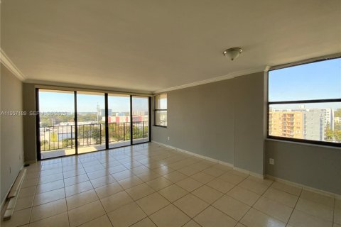 Condominio en North Miami, Florida, 2 dormitorios  № 2020798