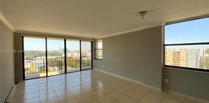 Condo in North Miami, Florida, 2 bedrooms  № 2020798