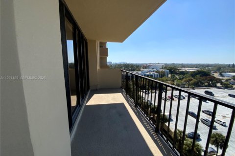 Condominio en alquiler en North Miami, Florida, 2 dormitorios, 117.06 m2 № 2020798 - foto 15