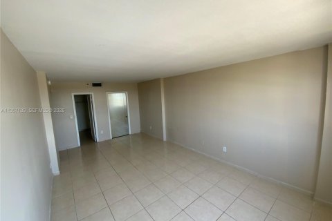 Condominio en alquiler en North Miami, Florida, 2 dormitorios, 117.06 m2 № 2020798 - foto 9