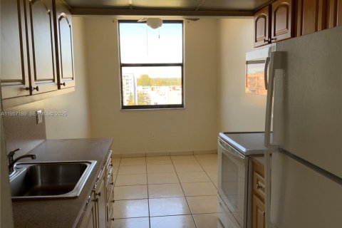 Condominio en alquiler en North Miami, Florida, 2 dormitorios, 117.06 m2 № 2020798 - foto 3