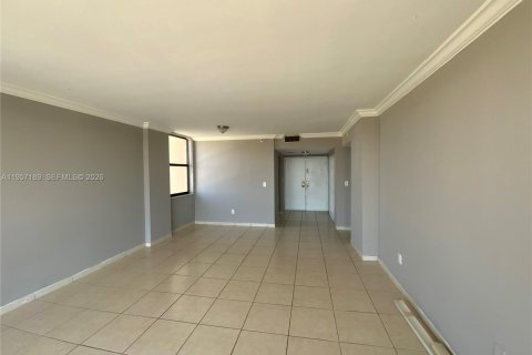 Condominio en alquiler en North Miami, Florida, 2 dormitorios, 117.06 m2 № 2020798 - foto 2