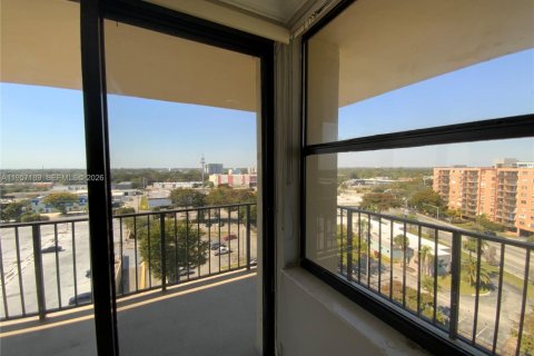 Condominio en alquiler en North Miami, Florida, 2 dormitorios, 117.06 m2 № 2020798 - foto 14