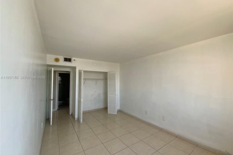 Condominio en alquiler en North Miami, Florida, 2 dormitorios, 117.06 m2 № 2020798 - foto 10