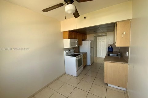 Condominio en alquiler en North Miami, Florida, 2 dormitorios, 117.06 m2 № 2020798 - foto 6