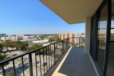 Condominio en alquiler en North Miami, Florida, 2 dormitorios, 117.06 m2 № 2020798 - foto 13