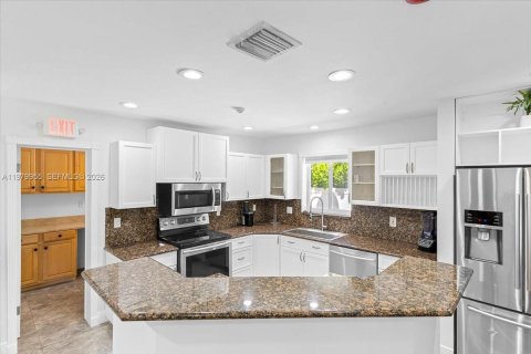 Villa ou maison à louer à Fort Lauderdale, Floride: 3 chambres, 144.28 m2 № 2046357 - photo 10