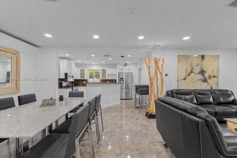 Villa ou maison à louer à Fort Lauderdale, Floride: 3 chambres, 144.28 m2 № 2046357 - photo 5