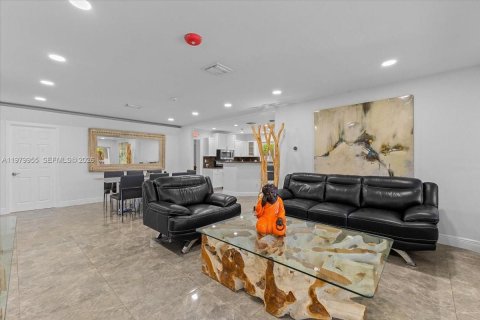 Villa ou maison à louer à Fort Lauderdale, Floride: 3 chambres, 144.28 m2 № 2046357 - photo 4