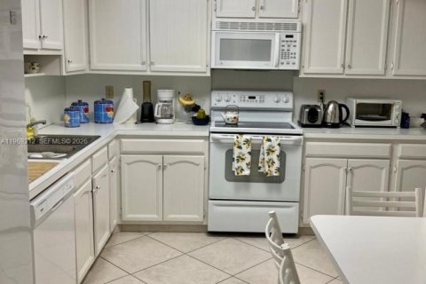 Copropriété à louer à Lauderdale-by-the-Sea, Floride: 2 chambres, 130.06 m2 № 2030029 - photo 18