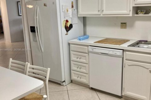 Copropriété à louer à Lauderdale-by-the-Sea, Floride: 2 chambres, 130.06 m2 № 2030029 - photo 19