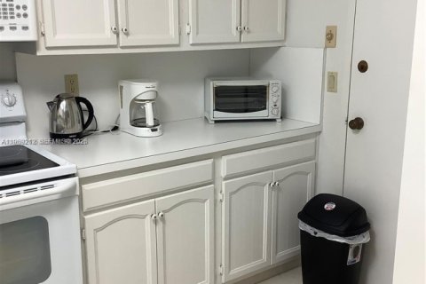 Copropriété à louer à Lauderdale-by-the-Sea, Floride: 2 chambres, 130.06 m2 № 2030029 - photo 20