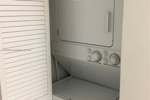 Copropriété à louer à Lauderdale-by-the-Sea, Floride: 2 chambres, 130.06 m2 № 2030029 - photo 21