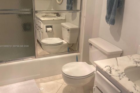 Copropriété à louer à Lauderdale-by-the-Sea, Floride: 2 chambres, 130.06 m2 № 2030029 - photo 24