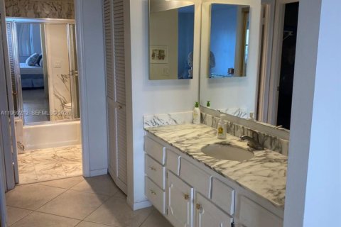 Copropriété à louer à Lauderdale-by-the-Sea, Floride: 2 chambres, 130.06 m2 № 2030029 - photo 25