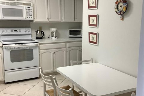 Copropriété à louer à Lauderdale-by-the-Sea, Floride: 2 chambres, 130.06 m2 № 2030029 - photo 17