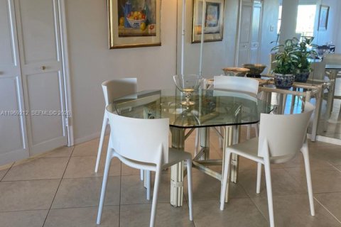 Copropriété à louer à Lauderdale-by-the-Sea, Floride: 2 chambres, 130.06 m2 № 2030029 - photo 16