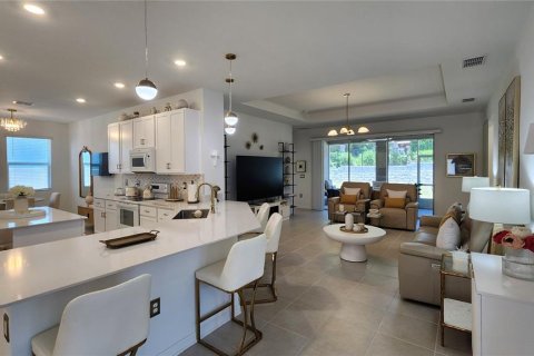 House in Apopka, Florida 4 bedrooms, 221.76 sq.m. № 2232190 - photo 23