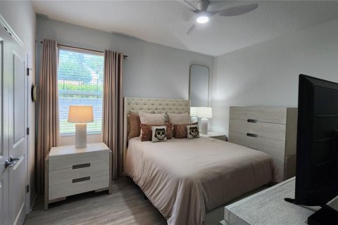 House in Apopka, Florida 4 bedrooms, 221.76 sq.m. № 2232190 - photo 15