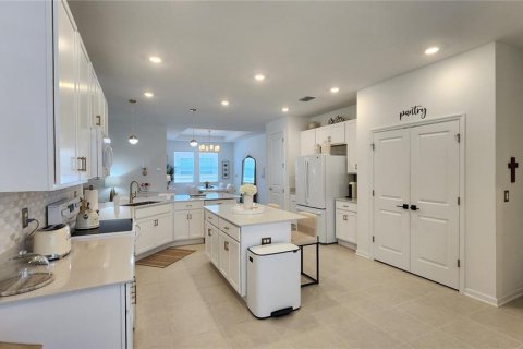 House in Apopka, Florida 4 bedrooms, 221.76 sq.m. № 2232190 - photo 26