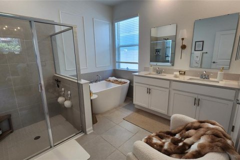 House in Apopka, Florida 4 bedrooms, 221.76 sq.m. № 2232190 - photo 8