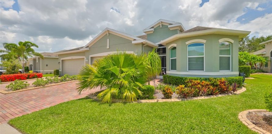 House in Sun City Center, Florida 3 bedrooms, 167.22 sq.m. № 1797160